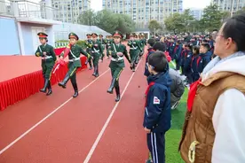 “宝藏男孩”“斜杠青年”……新时代学雷锋，孩子们这样做图片