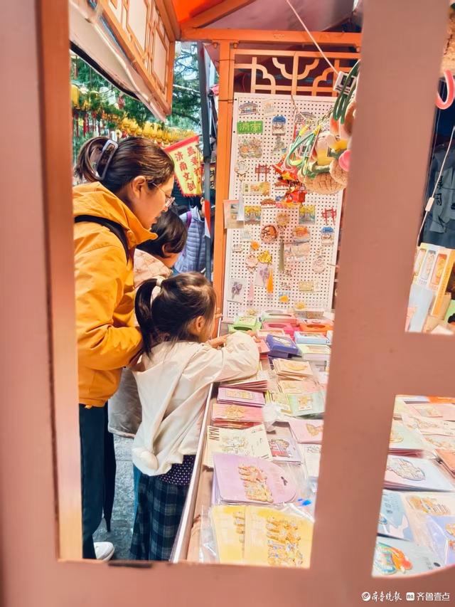 来济南千佛山，热热闹闹赶庙会