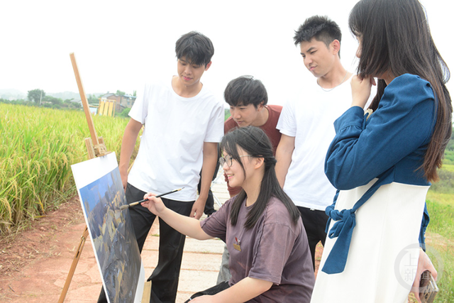 乡村游火热，大足五彩稻田成假期打卡新宠