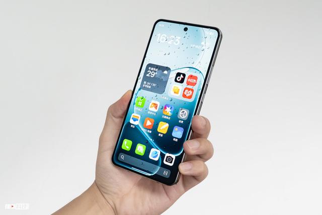 OPPO K13s图赏：外观惊艳，更有轻薄好手感