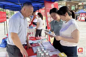 市保险行业协会组织开展“7·8全国保险公众宣传日”主题活动图片