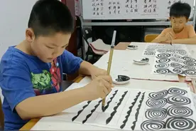 画个蚊香圈也是练书法？！社区纸笔艺术传承有道图片