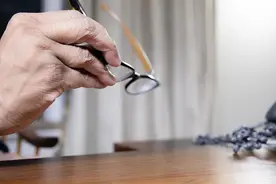 越戴眼越花？选购老花镜，这些事情要知道图片