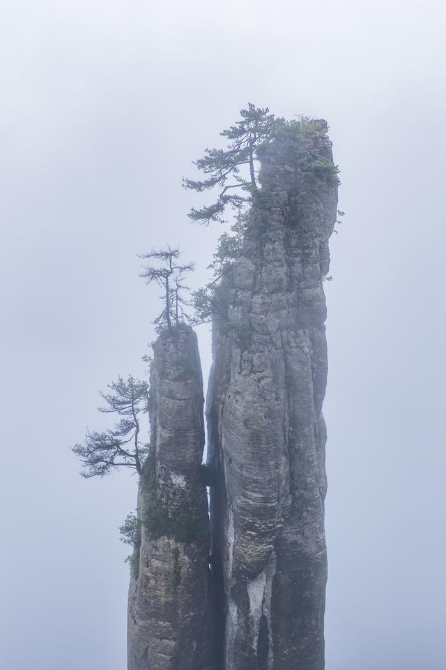 湖北恩施：雨后峡谷似仙境