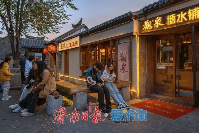 济南西更道街：夜色中的泉城古韵与潮流烟火