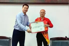 奖励1.5万元！大叔在河中救起7岁女孩，此前还救了8人图片