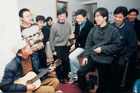 马云再度现身，引发“回归”猜测！阿里内部人士：回归绝不可能，作为创始人他也从未离开图片