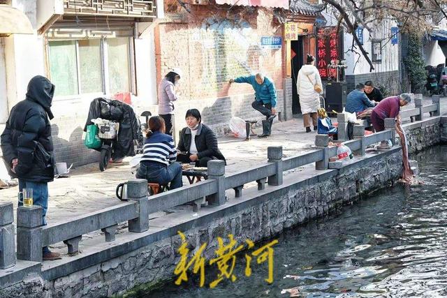 泉水流淌，寒冬于家桥景如仲春