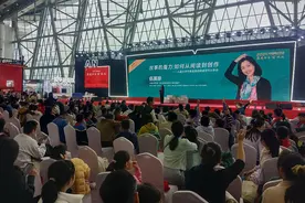“阳光姐姐”伍美珍携新书亮相黄山书会，传递阅读与创作热情图片