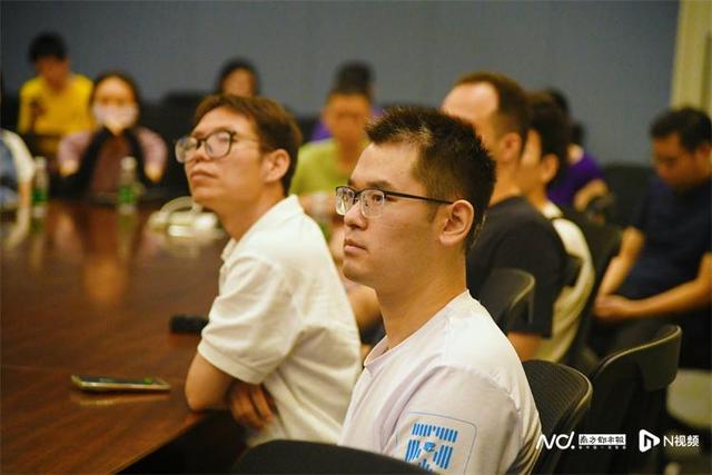 网络大V走访龙岗眼镜：科技赋能开启“视”界革新新时代