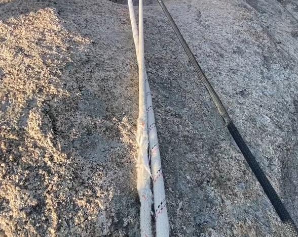 “随时可能断裂，一天有近千人在爬！”武汉一地攀岩“野线路”登山绳磨损，当地文旅：高度重视，将立即核实