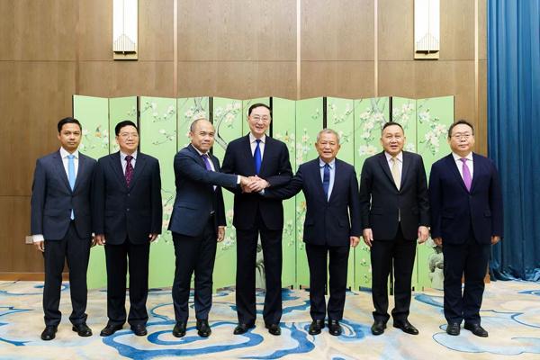 中柬泰三方非正式会晤在上海举行
