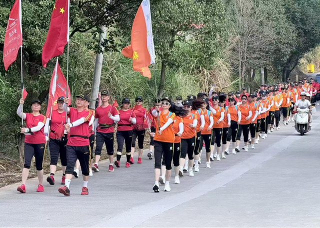 体育消费潜力释放！福建省徒步运动协会牵头，各地徒步团体共庆双节