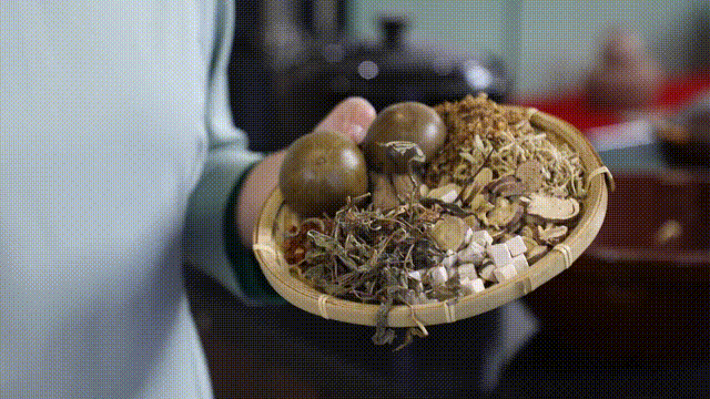 秦始皇的长生秘方？中式解暑“果冻”龟苓膏的七步制膏法