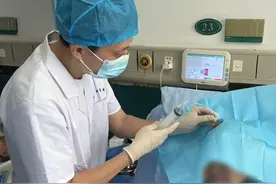 从站立困难到行走自如！多学科协作+脑室Ommaya囊置入术为脑膜转移患者点亮新生图片