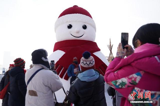哈尔滨采冰节启幕 千年冰雪文化焕新登场
