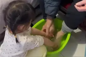 男子照顾孤寡老人十余年后继承五套房，善举有回报令人欣慰图片