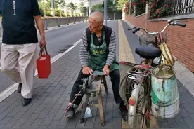 82岁磨刀人图片