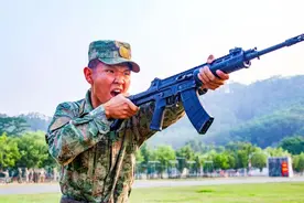 全国冠军二次入伍，由列兵提前晋升为中士！图片