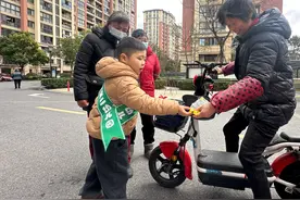 好物遇到“新主”，幼儿园举办义卖活动图片