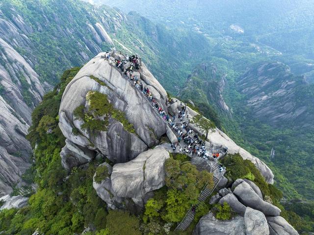 为什么年轻人迷上了爬山？