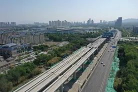 济南地铁8号线东端清源大街站气势雄伟，8号线已开始铺轨图片