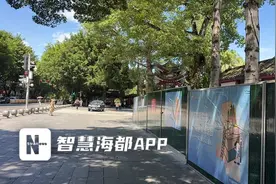 西湖公园南大门东侧加固修缮，将持续至8月图片
