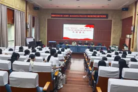 全县64名农村小学语文骨干教师参加培训图片