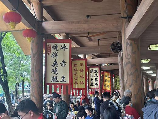 “踏入这条街，你已是江湖中人”，2000个NPC在景区演绎别样人生｜华夏双节观察