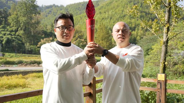 “两山”理念发源地传递光雾山 “红叶火炬”巴中23棵水青冈扎根安吉