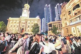 夜色中的湖北流光溢彩 “知音号”登上央视再出圈 夜游经济激活湖北旅游新动力图片