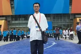 何子龙：以残疾之躯书写奋斗人生的自强青年图片