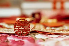 闪电热评｜“00后”婚礼，一场传统与创新的碰撞图片