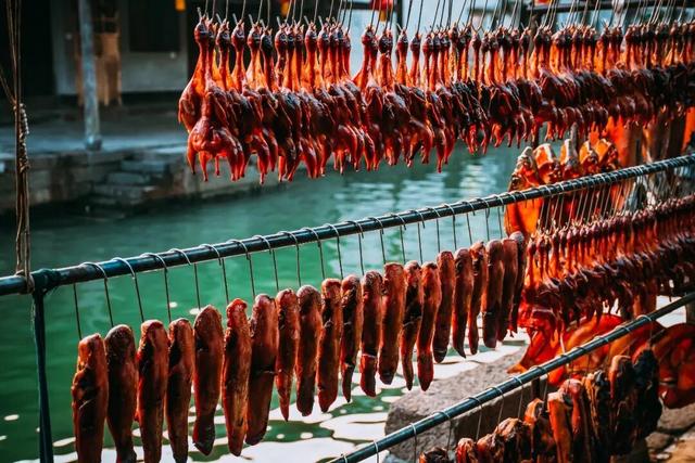 大雪一过，浙江古镇的屋檐下，挂满了江南的冬日滋味