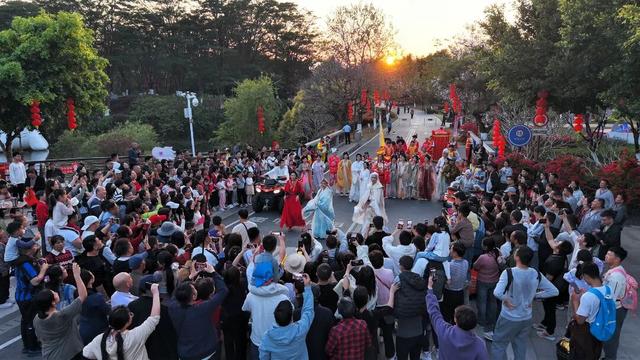 三天迎客创新高！白水寨“寻仙转运”持续火爆，年味不减等你赴约