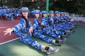 青春靓丽，山东师范大学军训舞蹈女生展别样风采图片