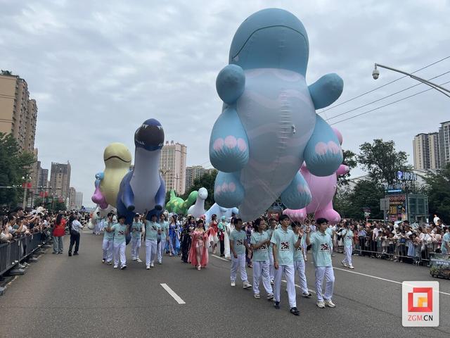 穿越史前邂逅千年风华：自贡国际恐龙文化旅游节富顺巡游燃情启幕