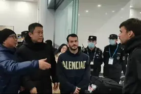 继续补强阵容！泰山新外援泽卡、卡扎伊什维利抵济图片