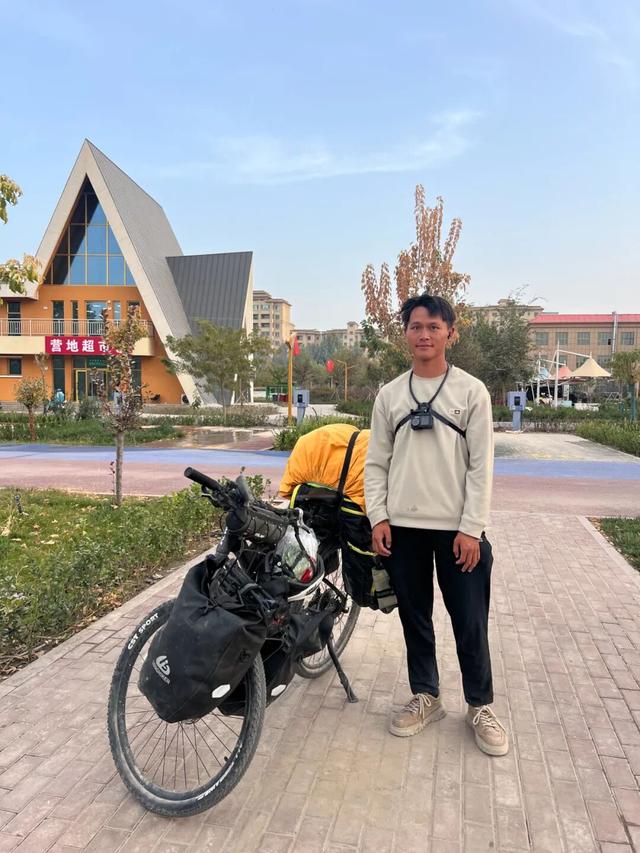 不止有胡杨！秋天游南疆，为啥都爱来这座小城？