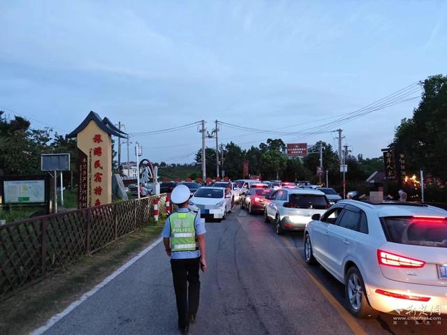 木兰中队守护“木兰”景区 路畅心安邀您来玩
