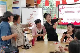 红绳绕指尖 巧编中国结——和平路社区“中国结”非遗手作体验活动图片