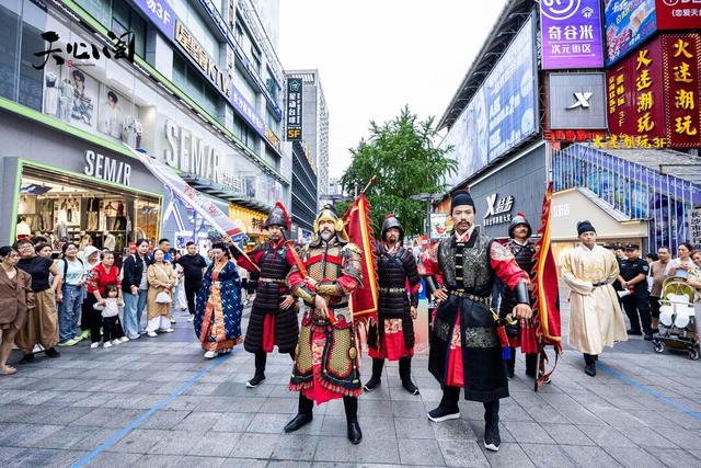 明朝武士巡游步行街 带你提前感受天心阁首届明月戎装节|湘约国庆②