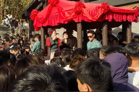 开封“王婆说媒”走红：有人专程去找对象，景区提醒谨慎交友图片