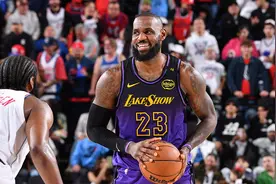 詹姆斯：没太多机会与顶级球员们继续竞争了 很高兴看到小卡回来图片