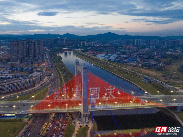 【每日一图@湖南】国庆夜游鹤城区，遇见福地怀化的浪漫