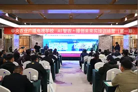在现场|农民学AI图片