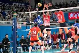 排超决赛首回合被江苏队打花，上海女排主帅承认本队打得很糟糕图片