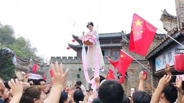 ​红安文旅国庆掀“国潮” 古城焕新首日引客1.5万
