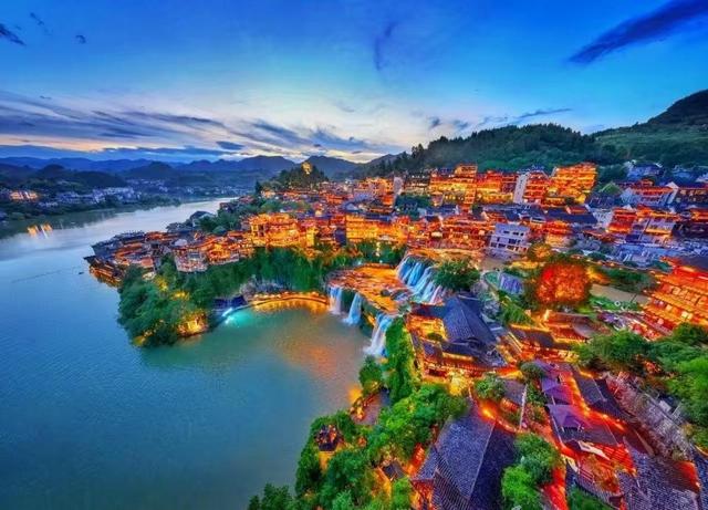 与故宫、长城同台领奖，这座长满国际游客的古镇拥有怎样的“出海密码”？