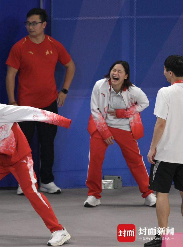 十五运跳水项目收官 “全妹”变身毽球“菜鸟”